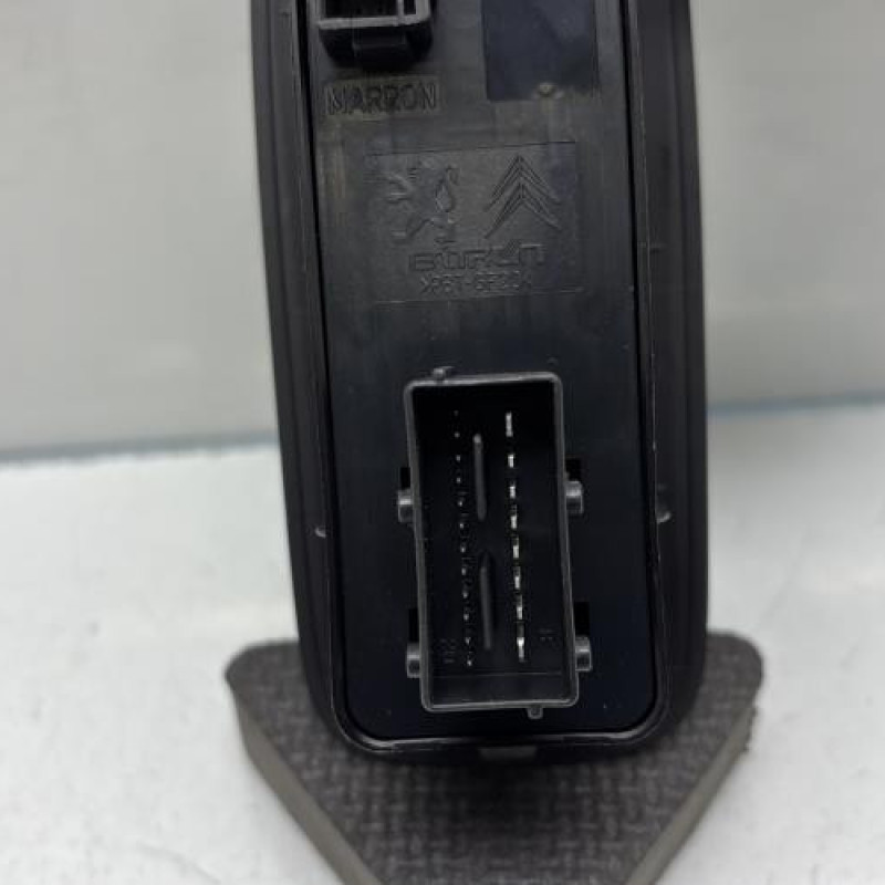 Interrupteur de leve vitre avant gauche PEUGEOT 208 1 Photo n°4