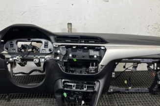 Planche de bord complete OPEL CORSA F Photo n°1