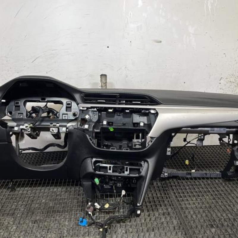 Planche de bord complete OPEL CORSA F Photo n°1