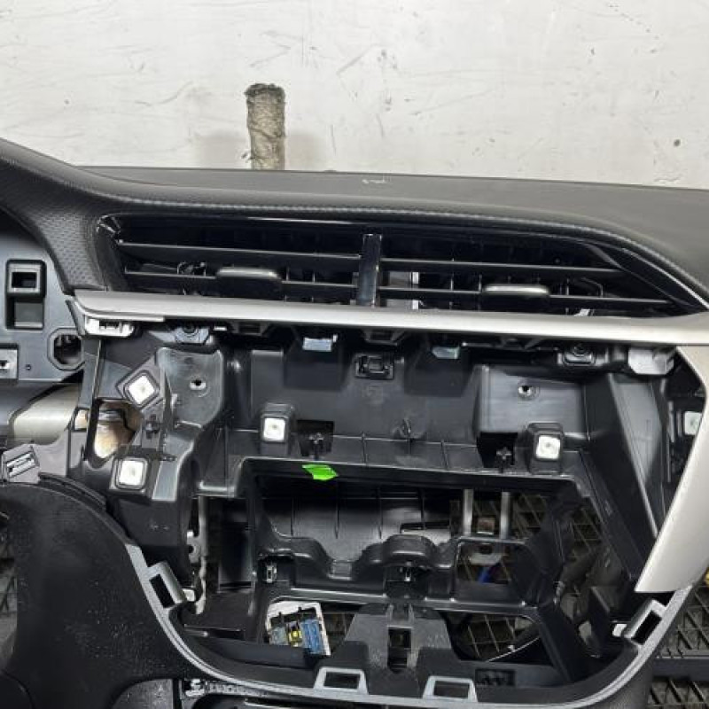 Planche de bord complete OPEL CORSA F Photo n°5