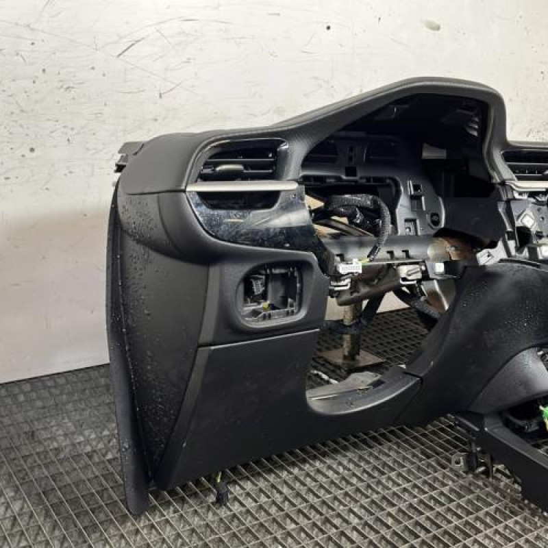 Planche de bord complete OPEL CORSA F Photo n°9