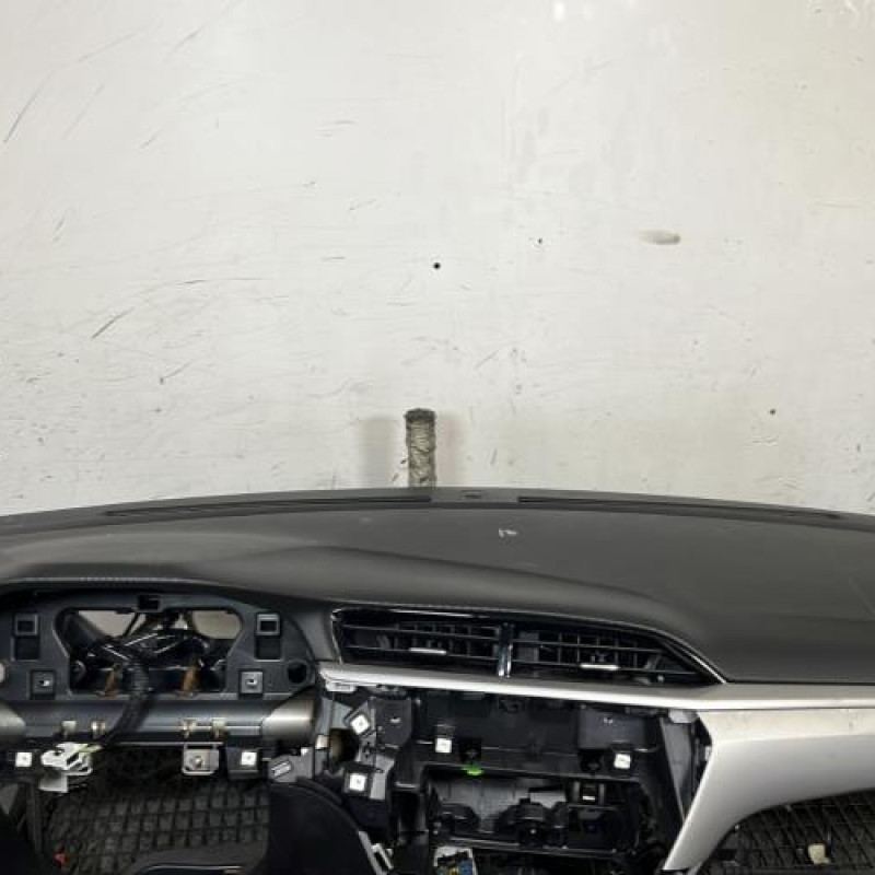 Planche de bord complete OPEL CORSA F Photo n°10