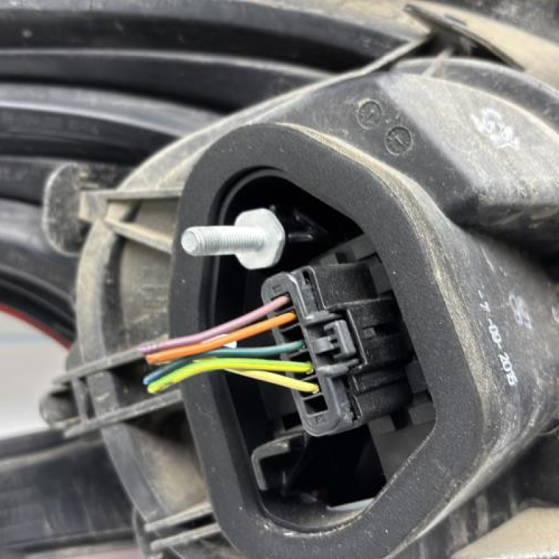 Feu arriere principal droit (feux) PEUGEOT 208 1 Photo n°6