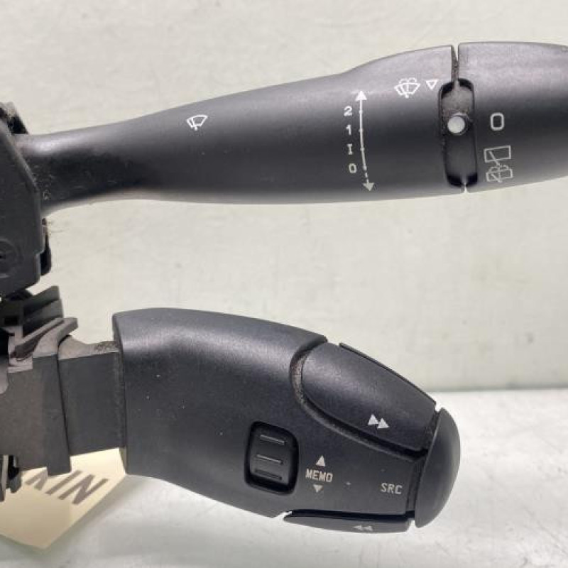 Com (Bloc Contacteur Tournant+Commodo Essuie Glace+Commodo Phare) PEUGEOT PARTNER 2 Photo n°2