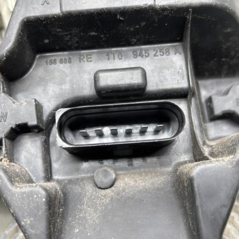 Feu arriere principal droit (feux) VOLKSWAGEN TOURAN 1 Photo n°3