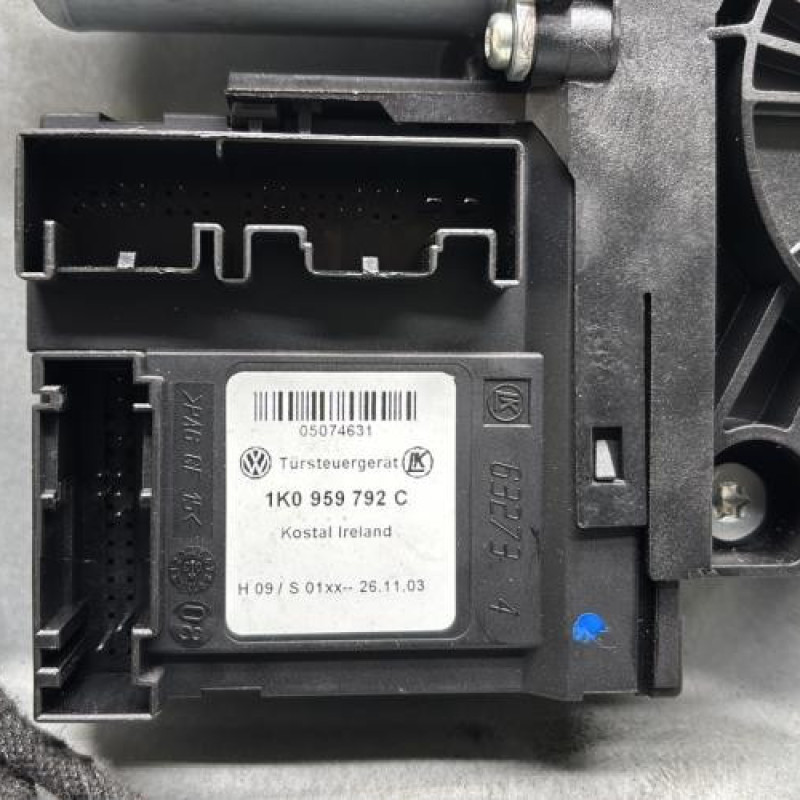 Leve vitre electrique avant droit VOLKSWAGEN TOURAN 1 Photo n°7