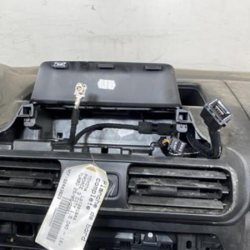 Planche de bord complete TOYOTA PROACE 3 CITY Photo n°9