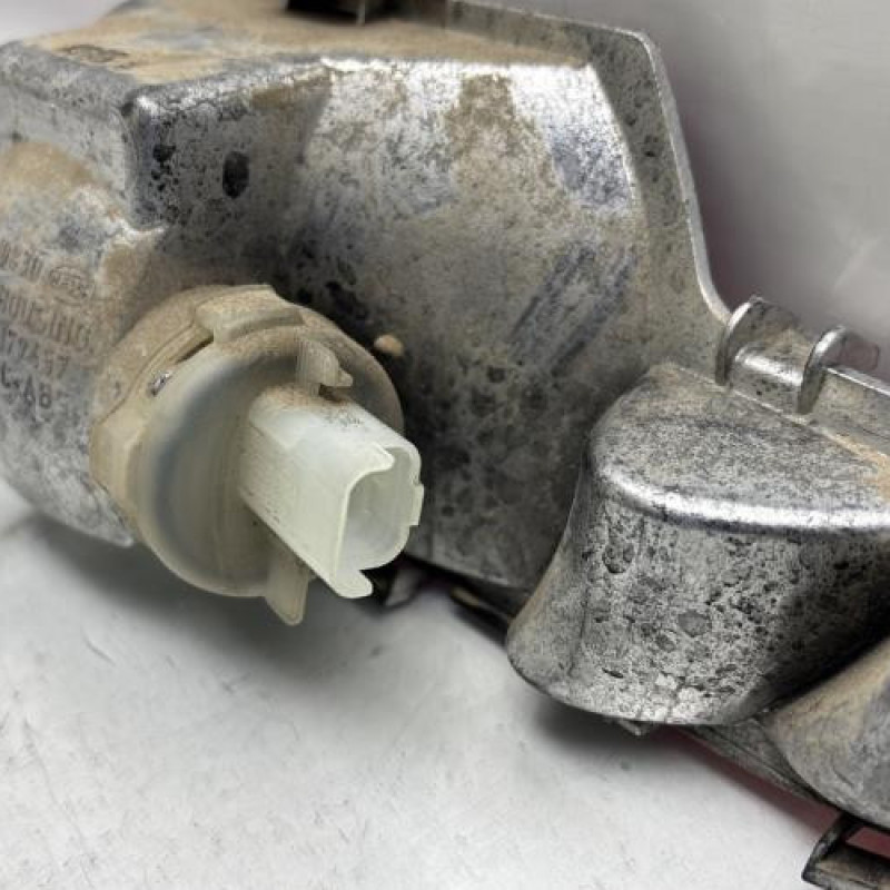 Anti brouillard arriere PEUGEOT 208 1 Photo n°4