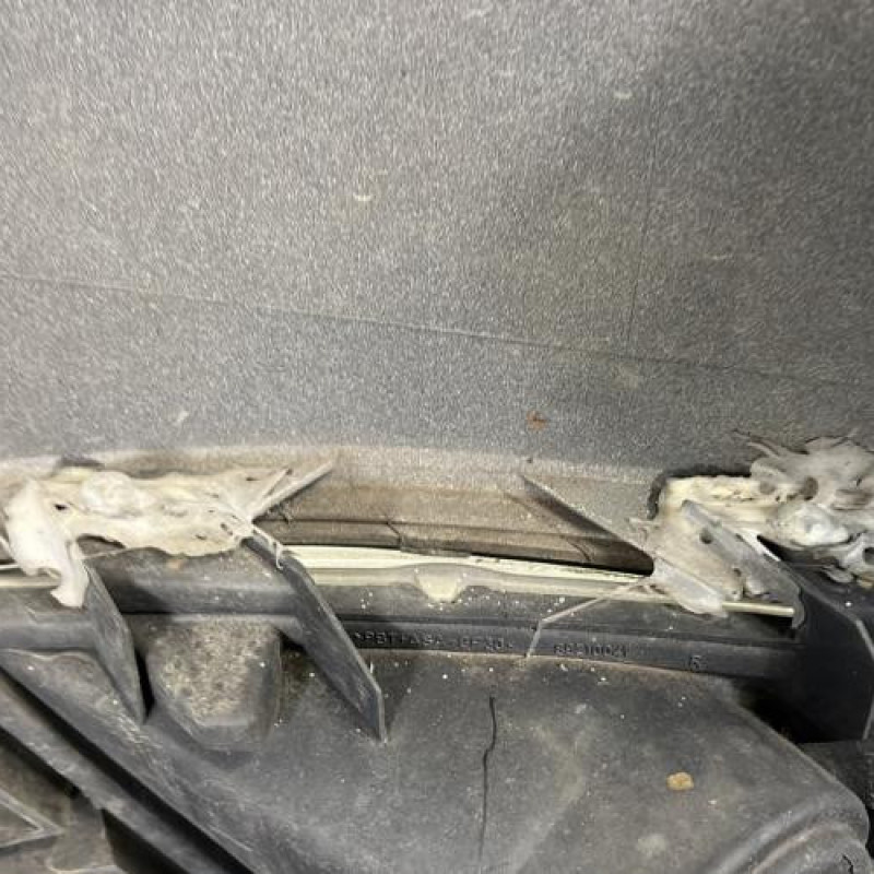 Pare choc avant FORD FIESTA 5 Photo n°7