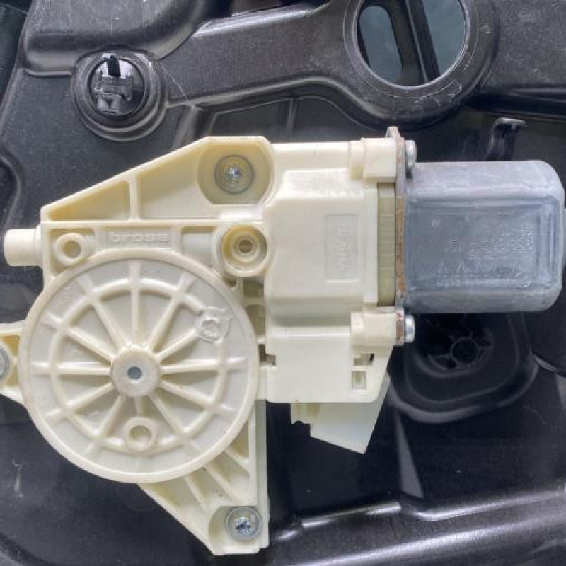 Leve vitre electrique avant gauche MERCEDES CLASSE A 176 Photo n°2