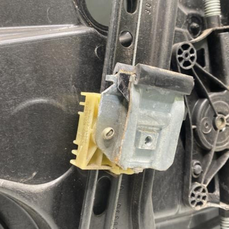 Leve vitre electrique avant gauche MERCEDES CLASSE A 176 Photo n°10