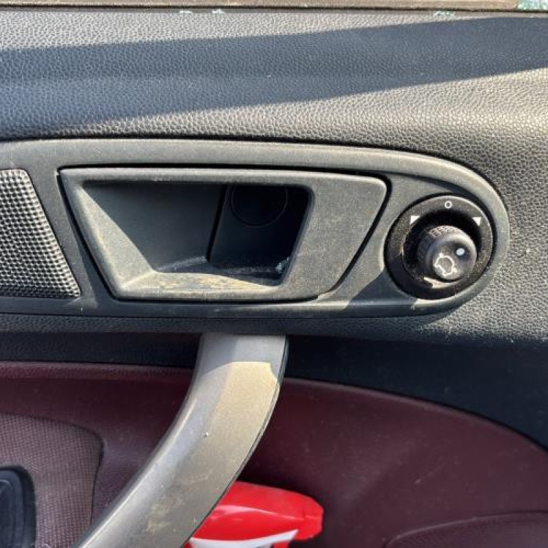 Pare choc arriere FORD FIESTA 6 Photo n°16