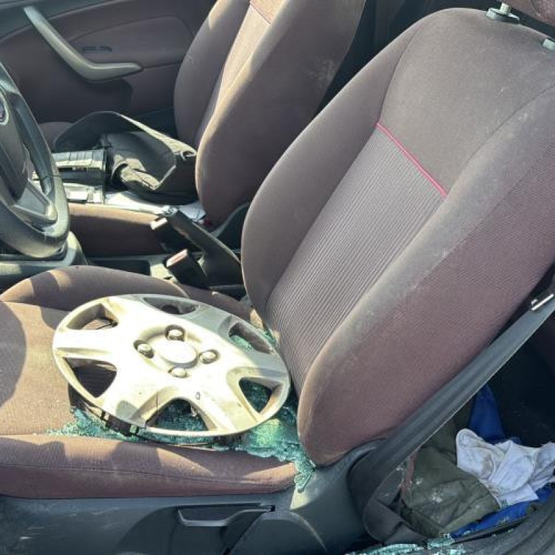 Pare choc arriere FORD FIESTA 6 Photo n°18