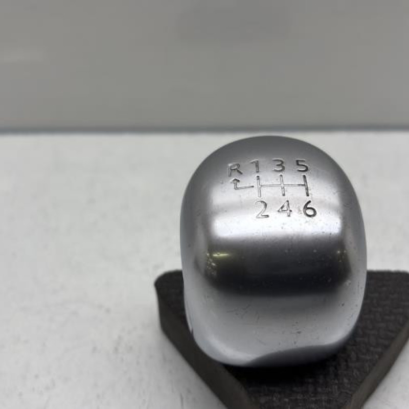 Pommeau de vitesses PEUGEOT 208 1 Photo n°1