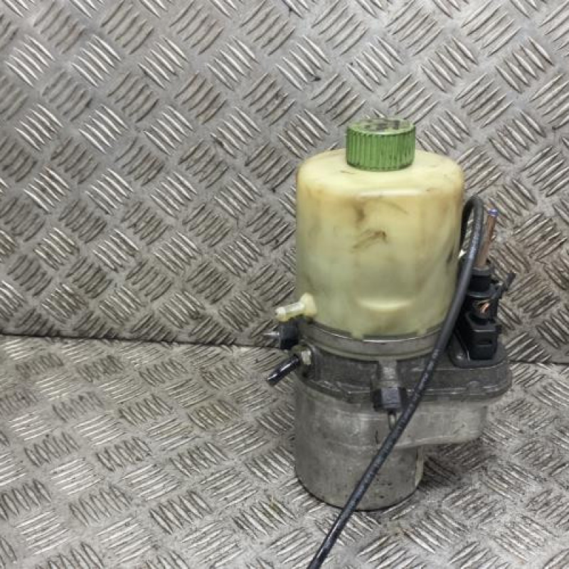 Pompe de direction VOLKSWAGEN POLO 5 Photo n°2