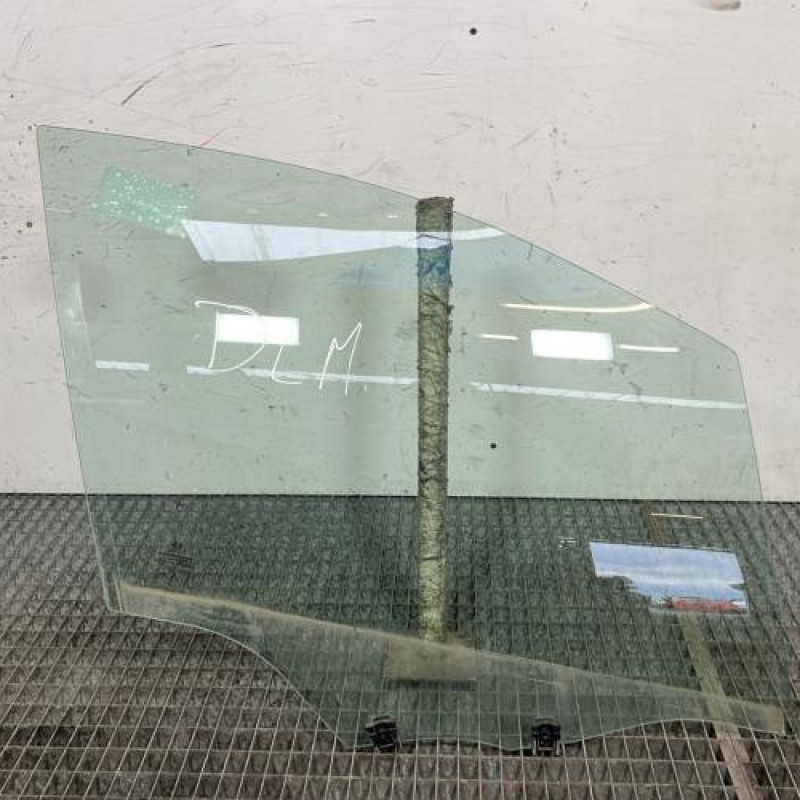 Vitre avant droit PEUGEOT 208 1 Photo n°1