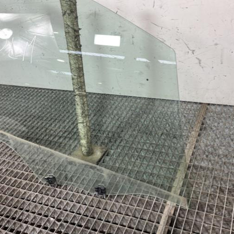 Vitre avant droit PEUGEOT 208 1 Photo n°2