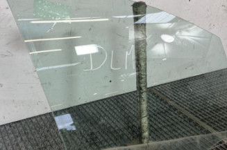 Vitre avant droit PEUGEOT 208 1