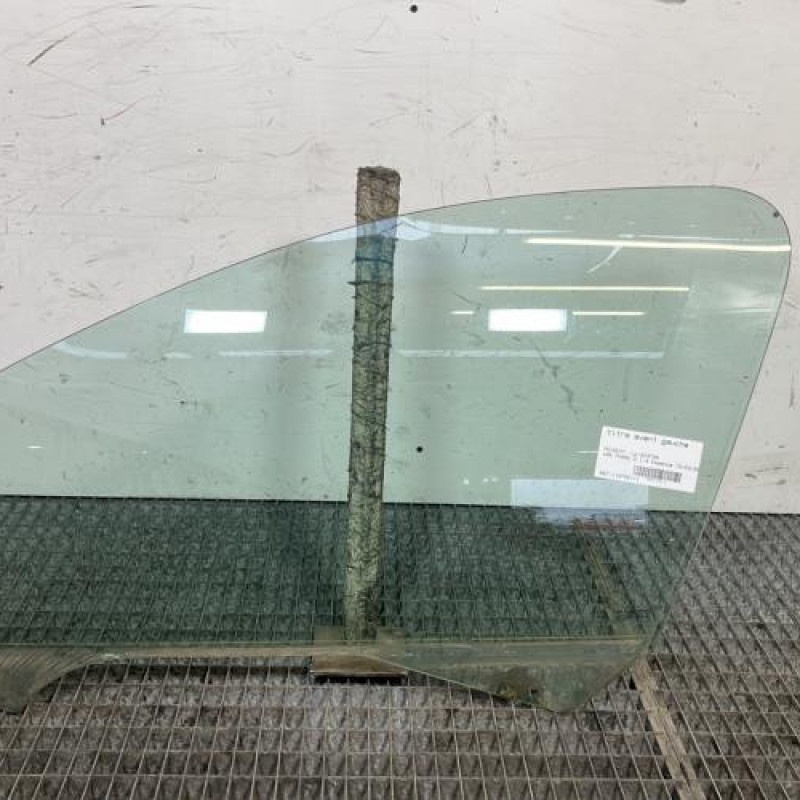 Vitre avant gauche PEUGEOT 206 Photo n°1