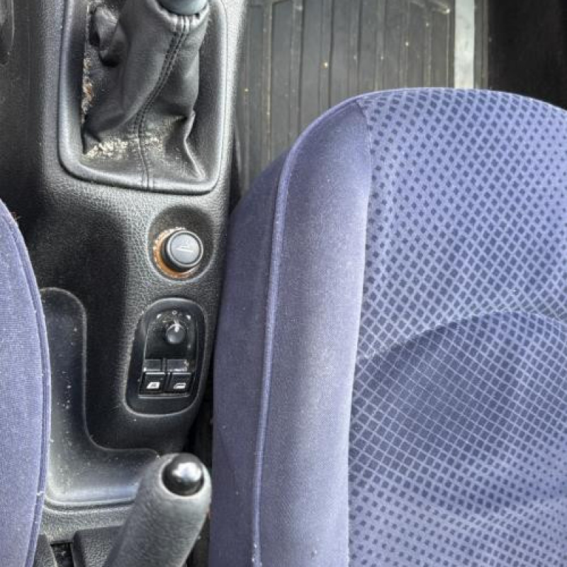 Vitre avant gauche PEUGEOT 206 Photo n°19