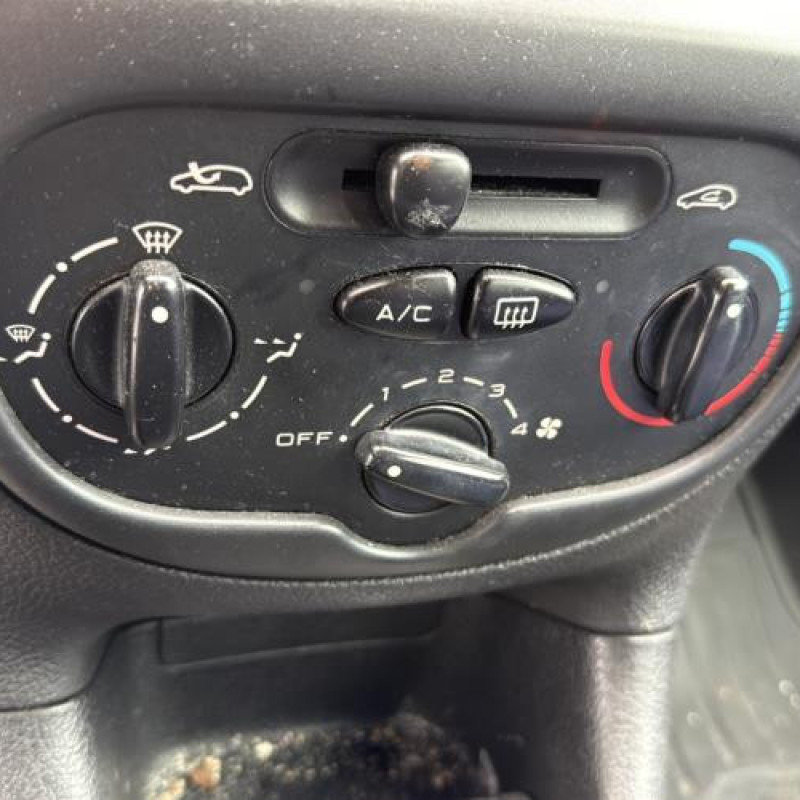 Vitre avant gauche PEUGEOT 206 Photo n°20