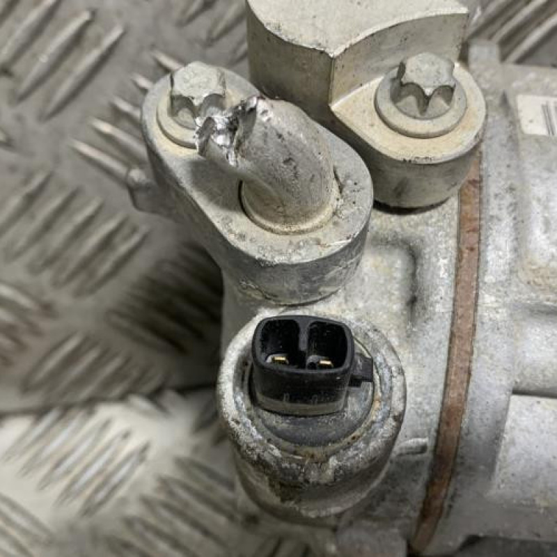 Compresseur clim FIAT PUNTO 3 Photo n°3
