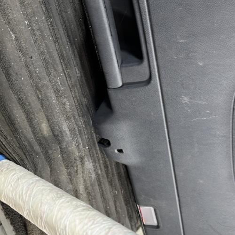 Malle/Hayon arriere MERCEDES CLASSE A 176 Photo n°10