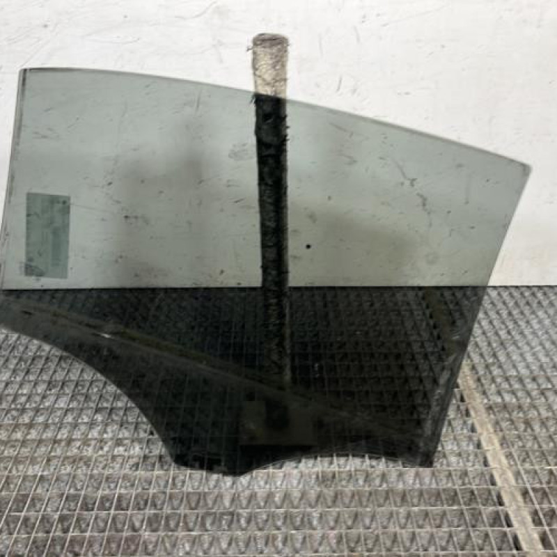 Vitre arriere gauche MERCEDES CLASSE A 176 Photo n°4