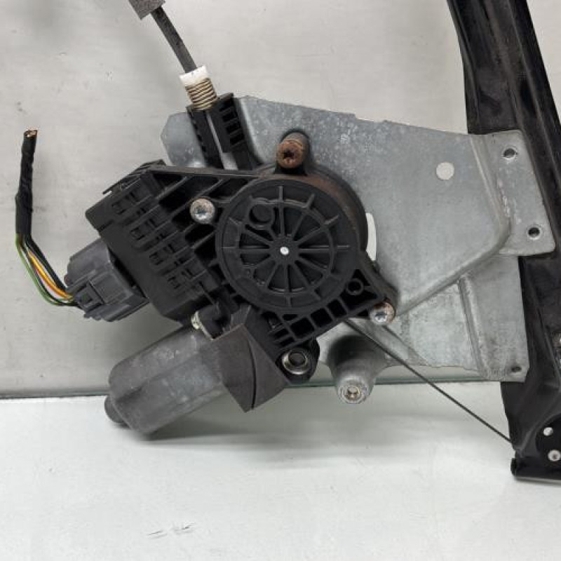 Leve vitre electrique avant gauche FORD FOCUS 1 Photo n°8