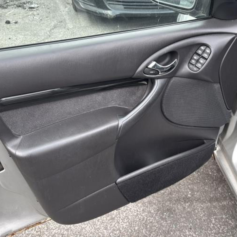 Leve vitre electrique avant gauche FORD FOCUS 1 Photo n°17