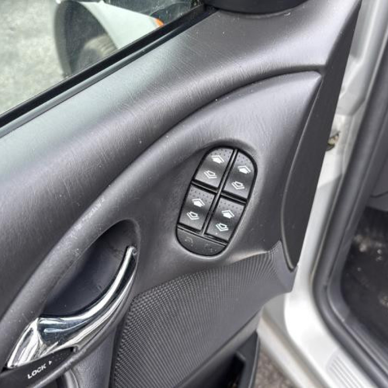 Leve vitre electrique avant gauche FORD FOCUS 1 Photo n°18