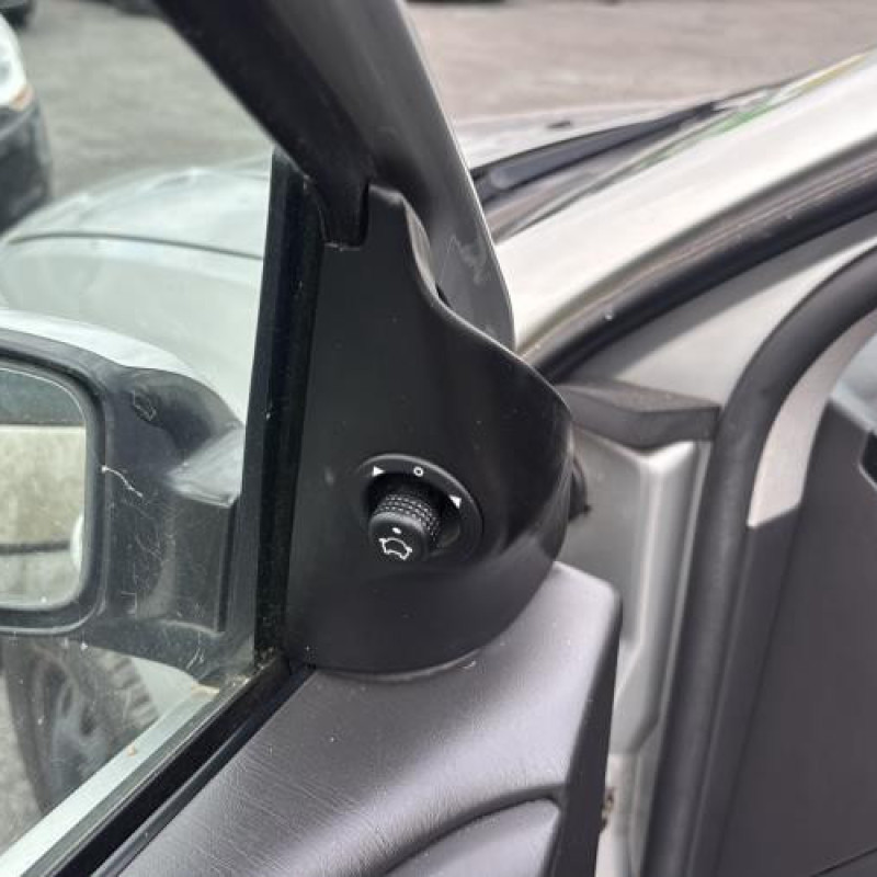 Leve vitre electrique avant gauche FORD FOCUS 1 Photo n°19