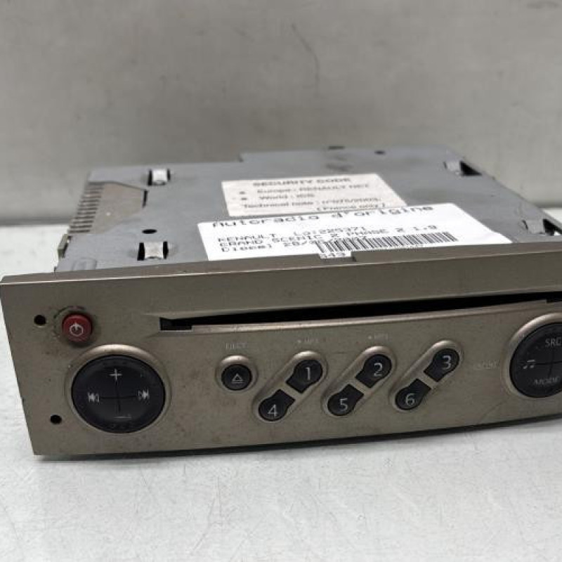 Autoradio d'origine RENAULT GRAND SCENIC 2 Photo n°1