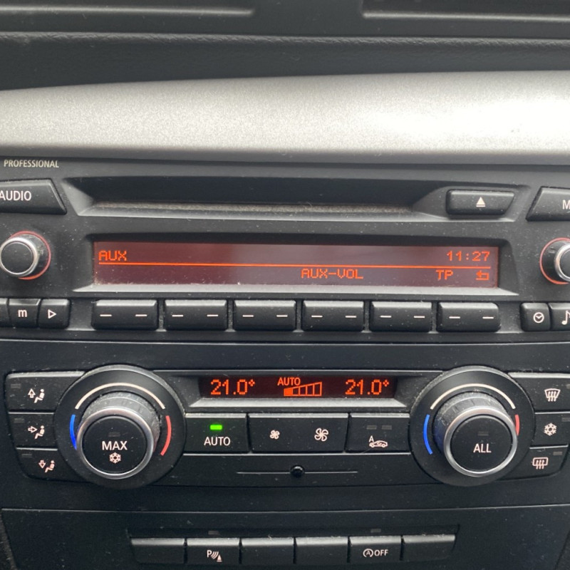 BMW SERIE 1 E87 PHASE 2 116d 2.0D - 16V TURBO Photo n°9