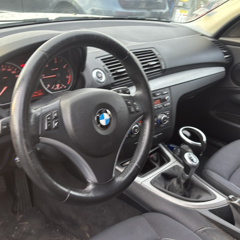 BMW SERIE 1 E87 PHASE 2 116d 2.0D - 16V TURBO Photo n°17