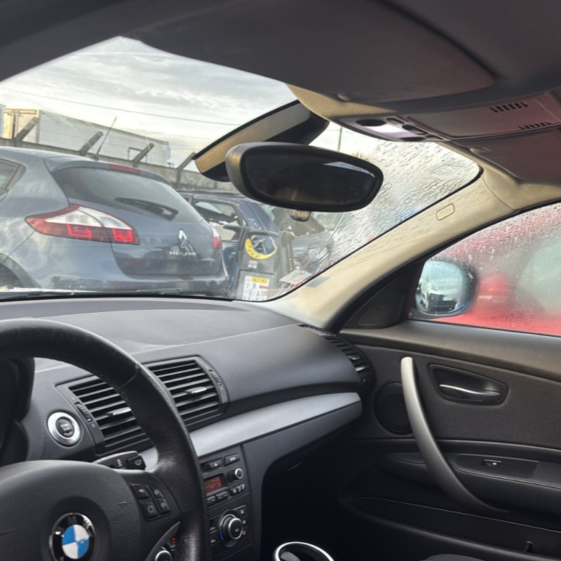 BMW SERIE 1 E87 PHASE 2 116d 2.0D - 16V TURBO Photo n°18