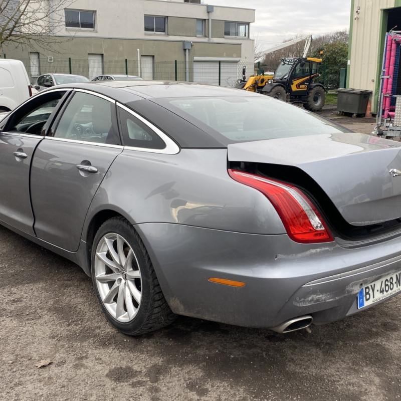 JAGUAR XJ X351 PHASE 1 3.0D - 24V V6 TURBO Photo n°4