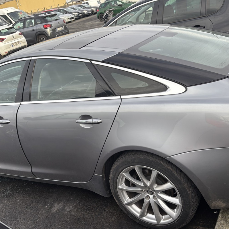 JAGUAR XJ X351 PHASE 1 3.0D - 24V V6 TURBO Photo n°13