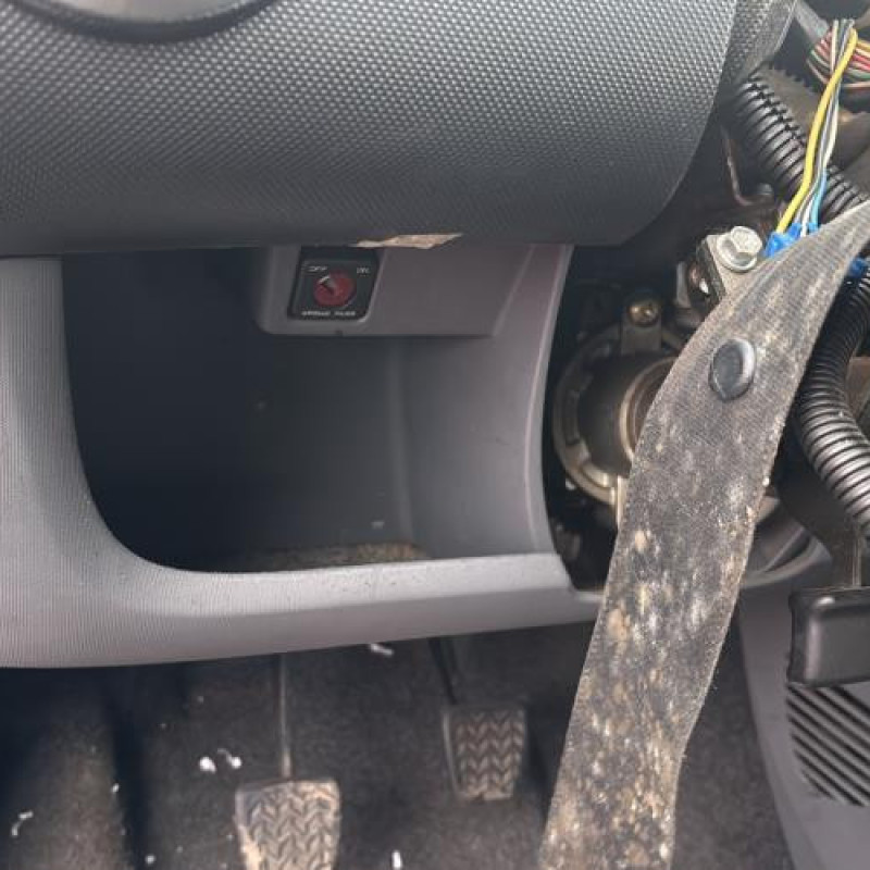 Vitre arriere droit CITROEN C1 1 Photo n°17