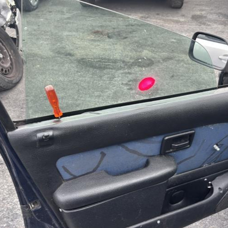 Reservoir essence PEUGEOT 106 Photo n°10