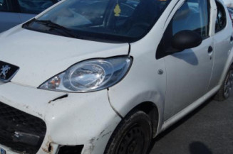 Vitre avant gauche PEUGEOT 107 Photo n°1