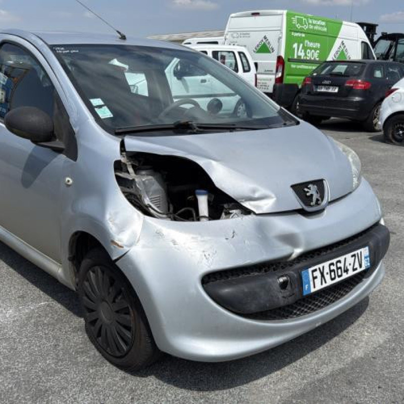 Vitre avant droit PEUGEOT 107 Photo n°2