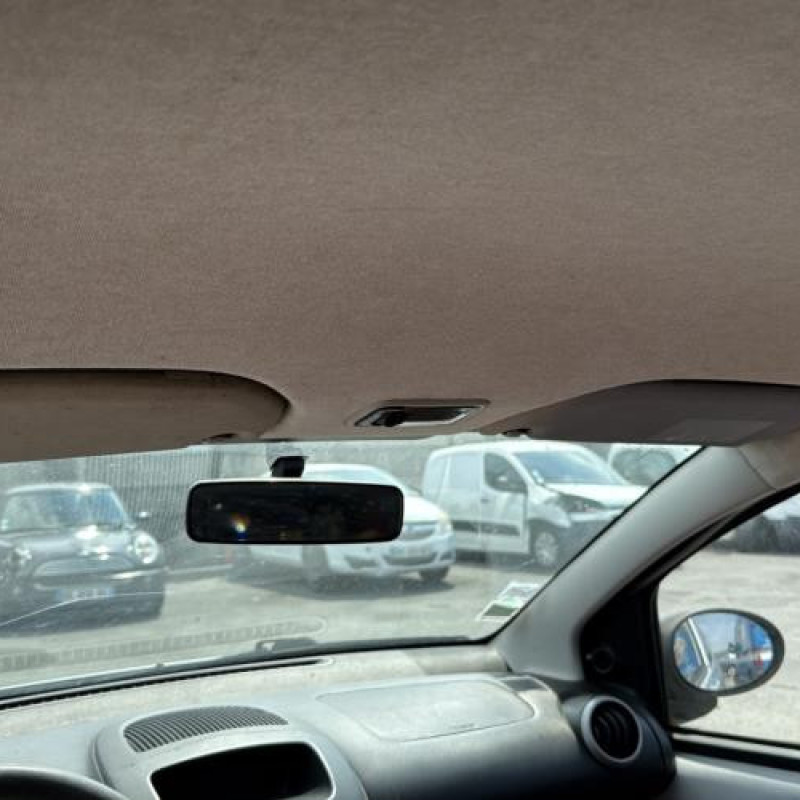 Vitre avant droit PEUGEOT 107 Photo n°13