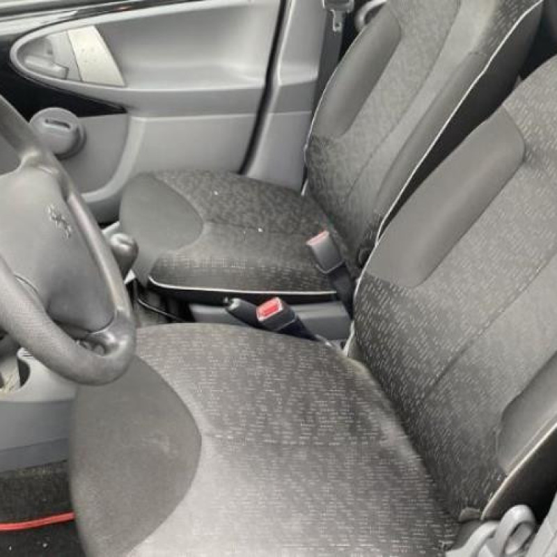 Vitre avant droit PEUGEOT 107 Photo n°4