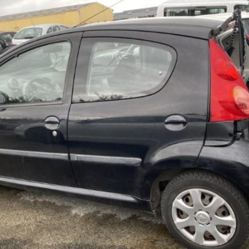 Vitre avant droit PEUGEOT 107 Photo n°6