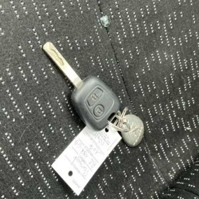 Vitre avant droit PEUGEOT 107 Photo n°9