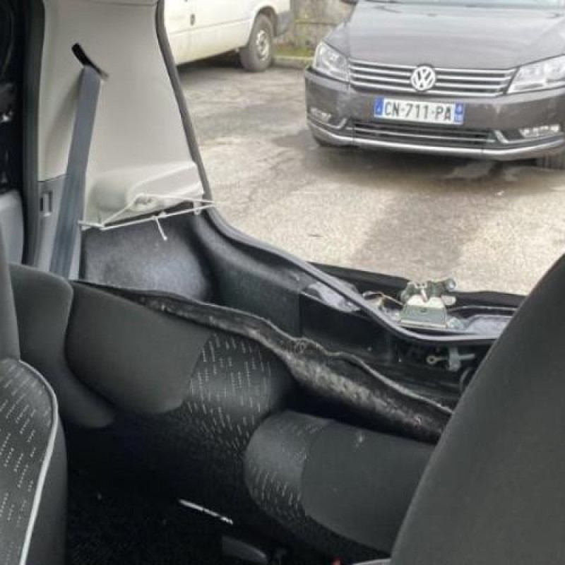 Vitre avant droit PEUGEOT 107 Photo n°16