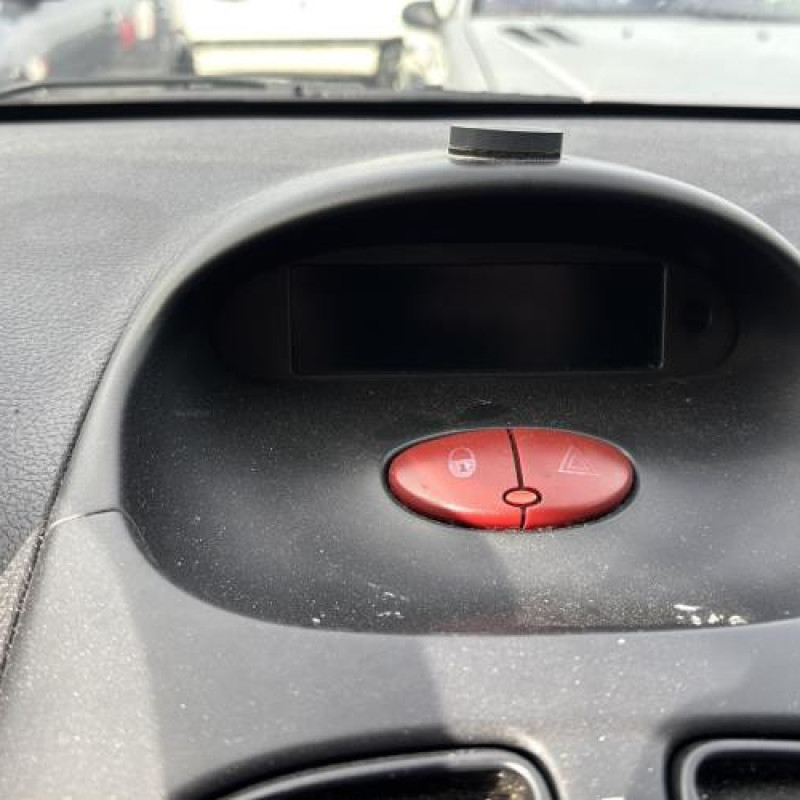 Vitre arriere droit PEUGEOT 206 Photo n°17