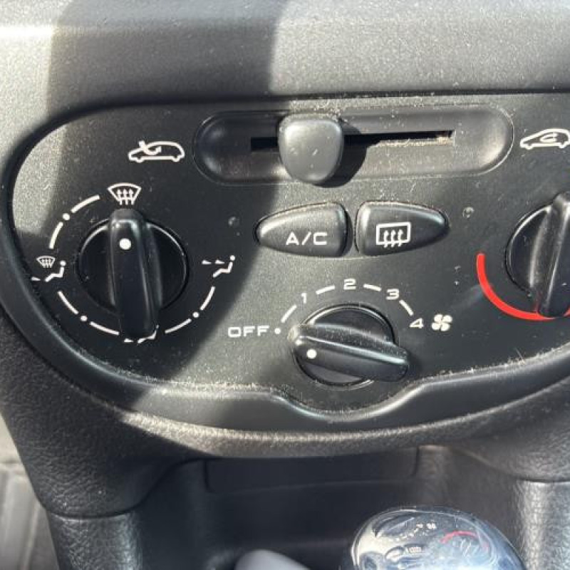 Bouton de coffre PEUGEOT 206 Photo n°15