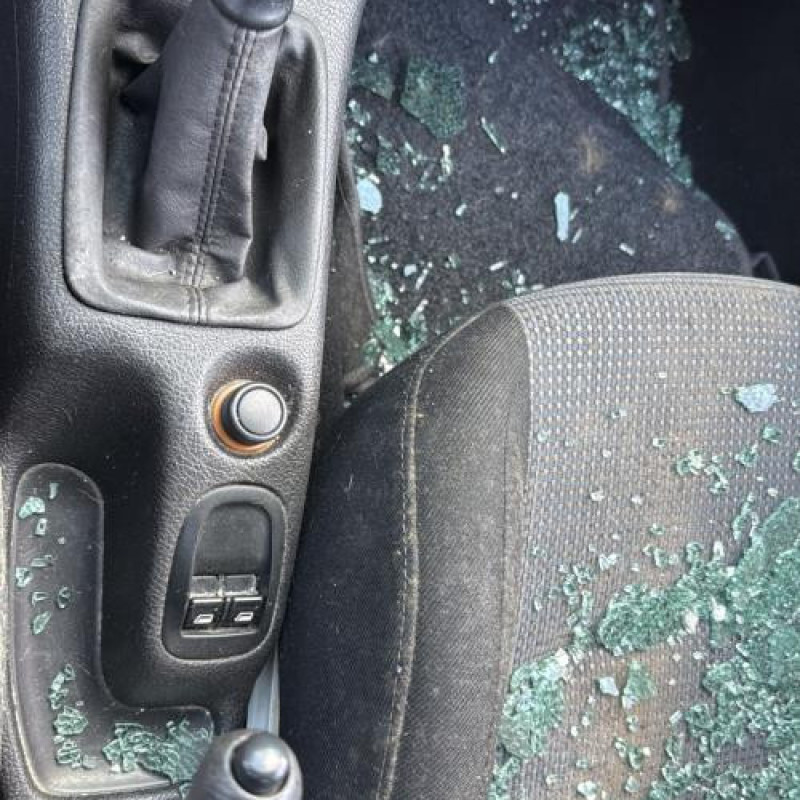 Baguette de coffre PEUGEOT 206 Photo n°16